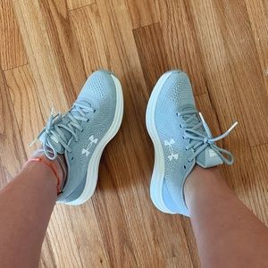 BRAND NEW NWOT under armour running shoes